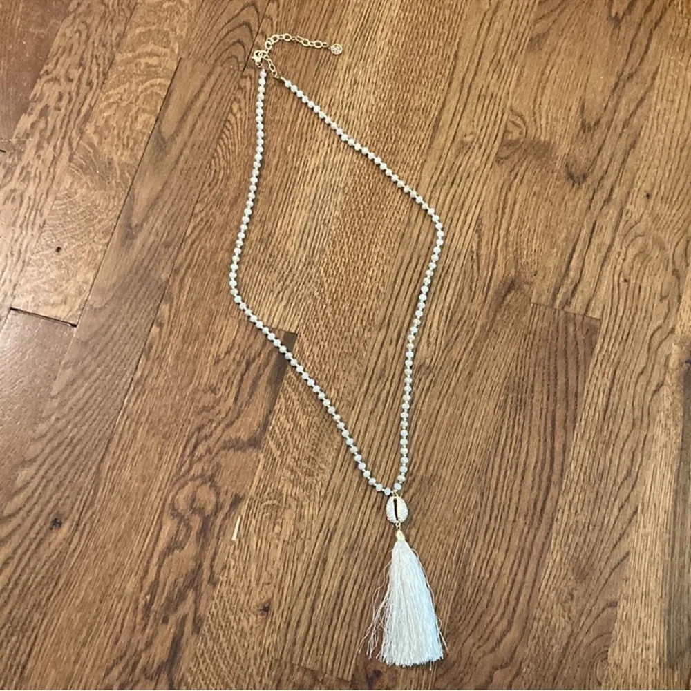 Lilly Pulitzer beaded tassel necklace with gold shell and sparkle details NWT - Picture 2 of 7